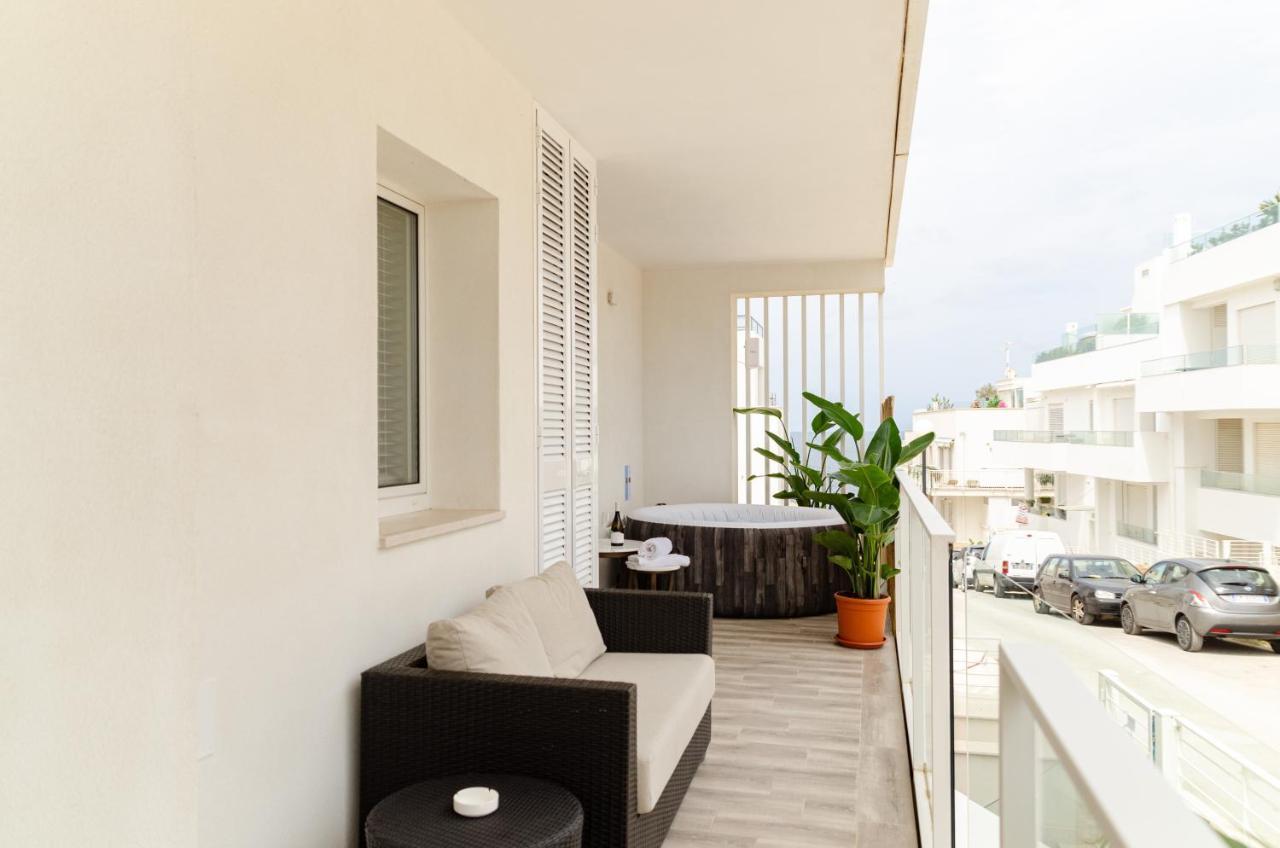 Apulialux Seaview Prestige Apt / Jacuzzi + Parking Apartment Polignano a Mare Exterior photo